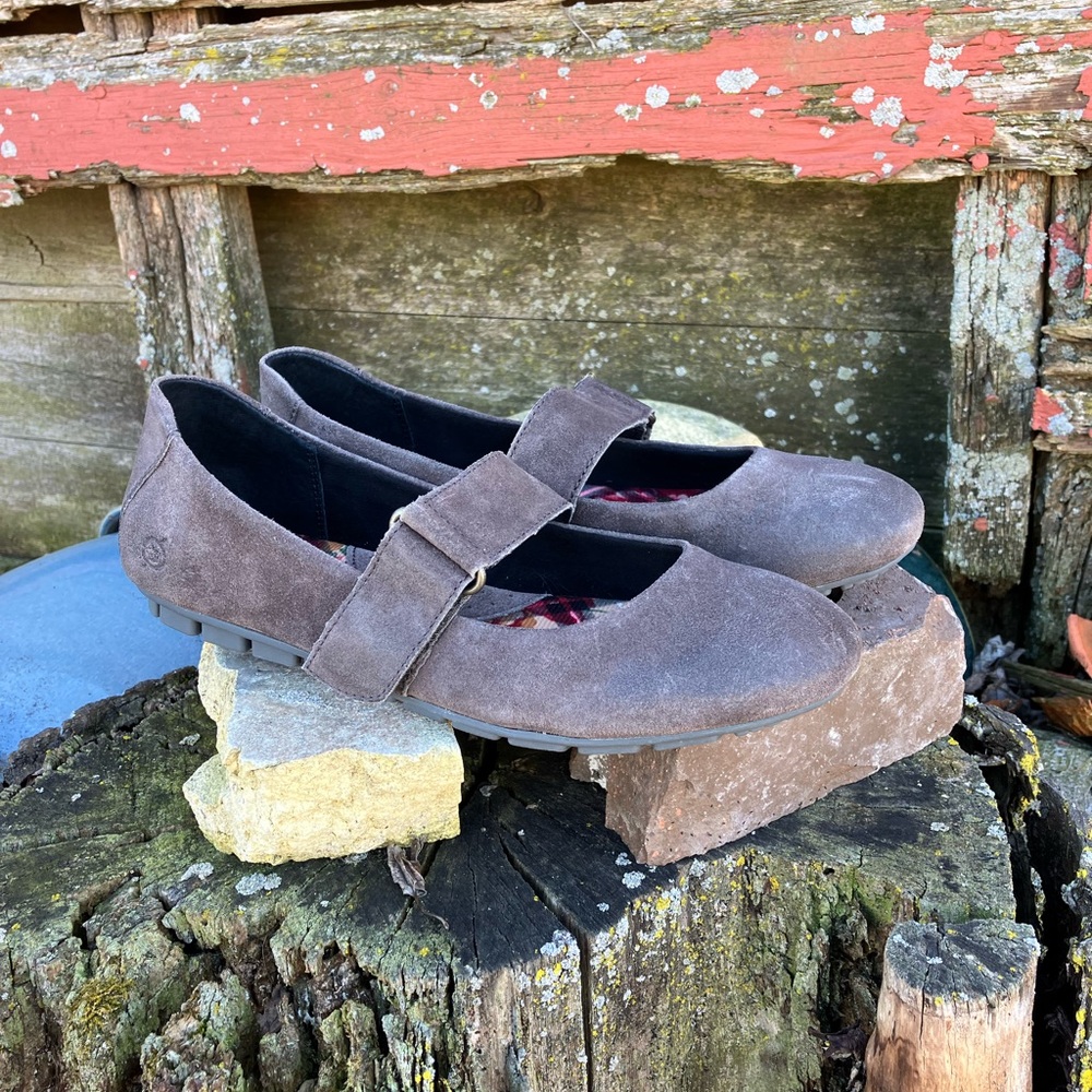 NWT Born Malli Suede Women's Taupe Mary Jane Flats Sz. 9 - Picture 2 of 8
